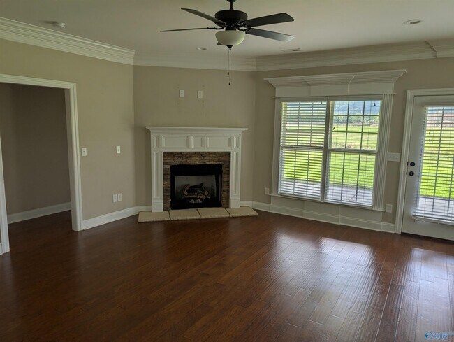 Building Photo - 7126 Weeping Willow Dr SE