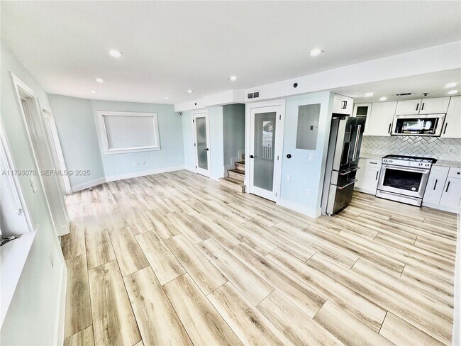 Building Photo - 2415 NW 16th St Rd