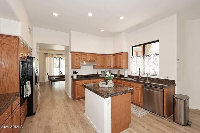 Building Photo - 333 N Pennington Dr