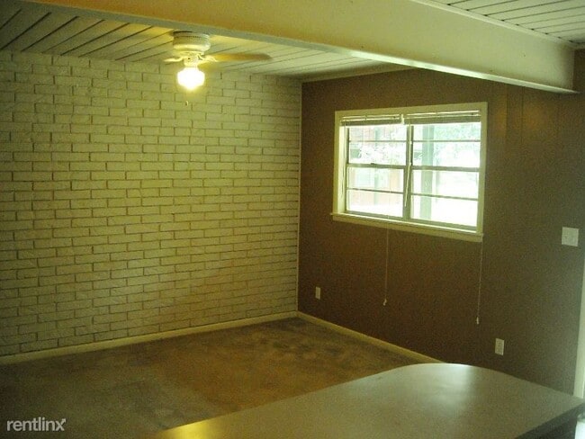 Building Photo - 688 N Leverett Ave