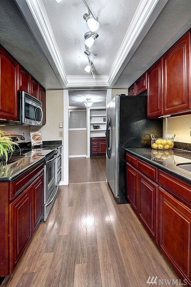 Building Photo - 1 Bed 1 Bath Condo Issaquah Sammamish Bluffs