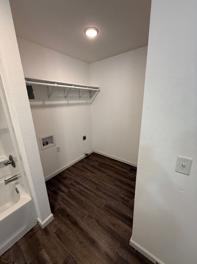 Building Photo - Italian Estates Property Managment