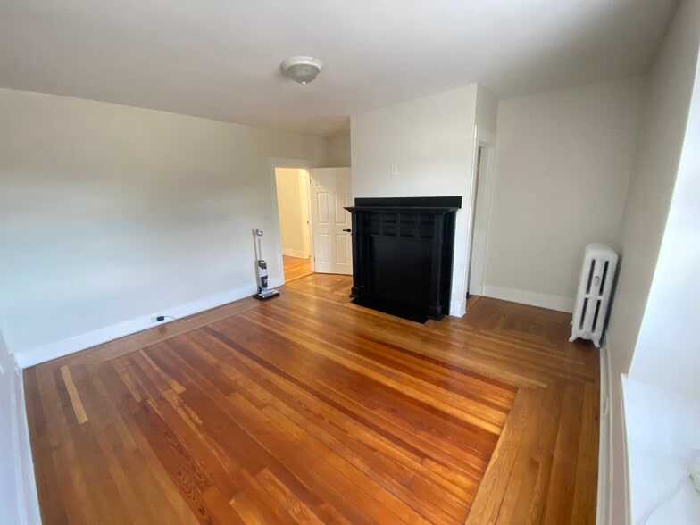 Building Photo - 17 Linden Pl