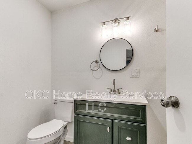 Building Photo - 1812 W Noble Ave