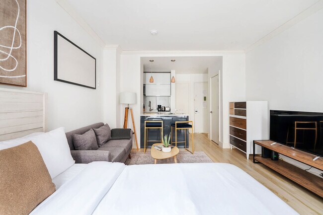 Building Photo - 1597 York Ave