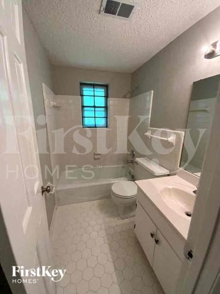 Building Photo - 5749 North St