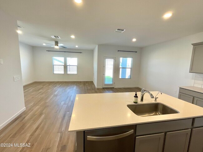 Building Photo - 12815 E Russo Dr