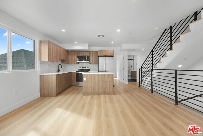 Building Photo - 3207 W 18th St