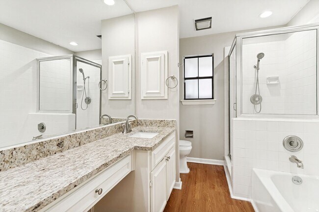 Building Photo - GROUND-FLOOR 2-BEDROOM ALAMO HEIGHTS CONDOMINIUM