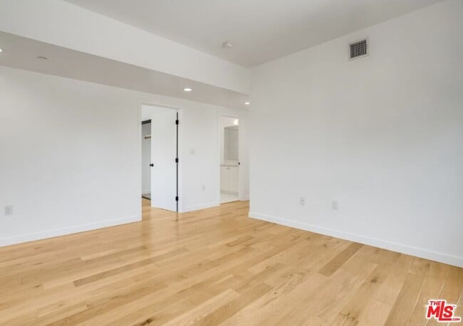 Building Photo - 3641 Greenwood Ave