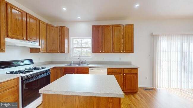Building Photo - 527 Sparkleberry Terrace NE