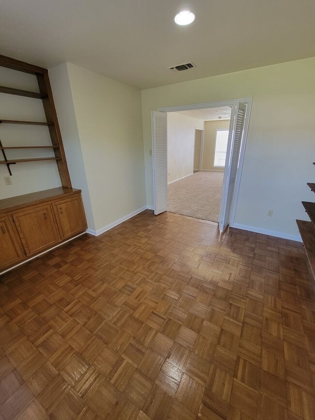 Building Photo - Bryan - 4 Bedroom - 2 bath - 2 story House with attached garage