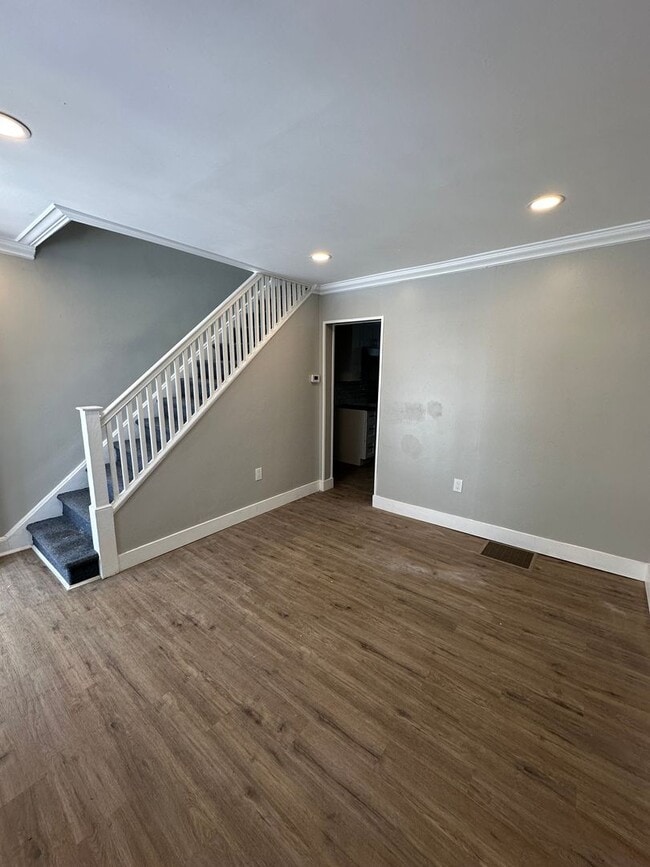 Building Photo - Beautiful renovated 2 bed, 1 bath