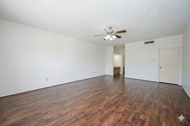 Building Photo - 338 Wilcrest Dr