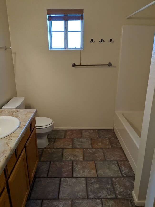 Building Photo - Free Rent for 2 months.   3-Bedroom, 2-Bath Oasis: Close to Hospital, Washer/Dryer Included, Park...