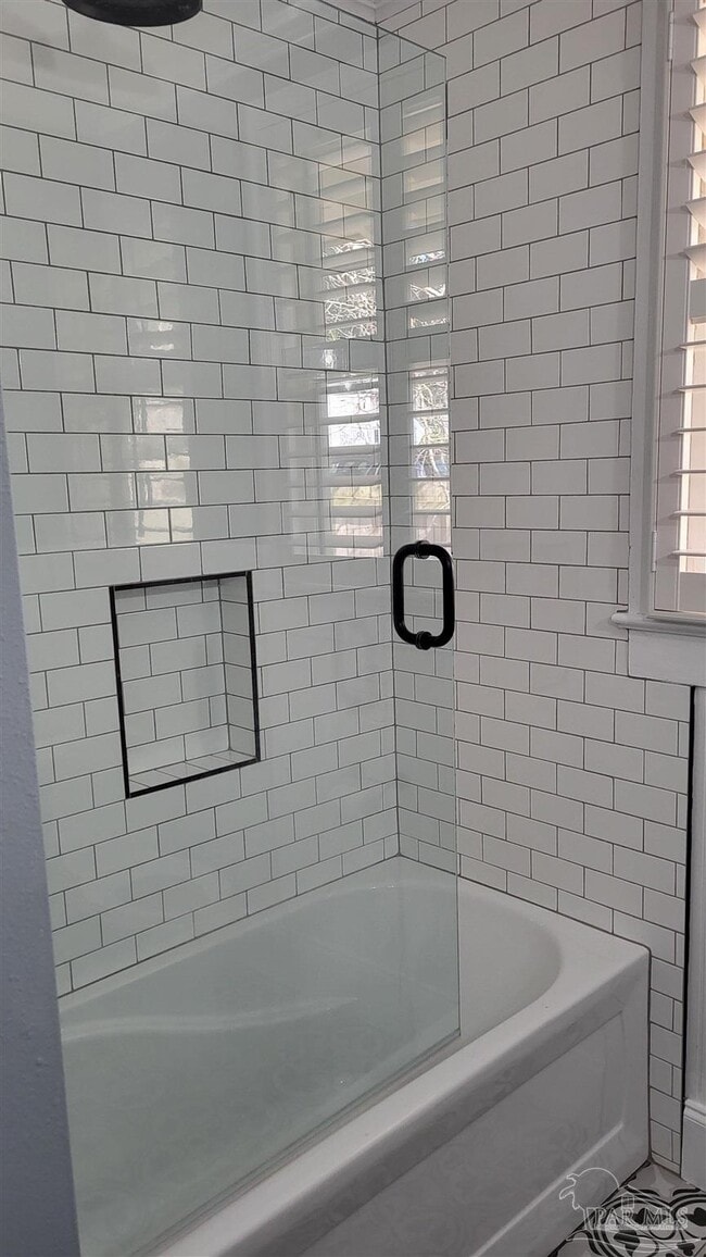 Building Photo - 1800 E Lloyd St