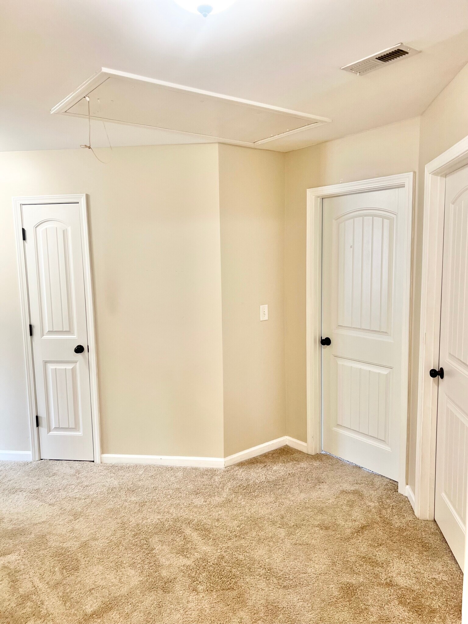 Building Photo - 31 White Pine Way