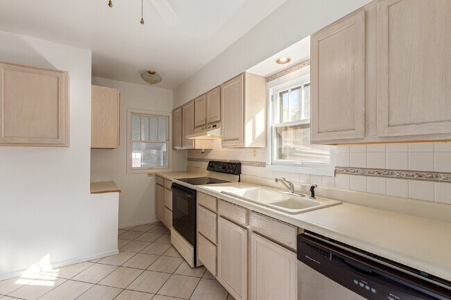 Building Photo - Great two bed two bath bungalow for rent i...