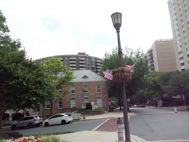 Building Photo - 4620 N Park Ave