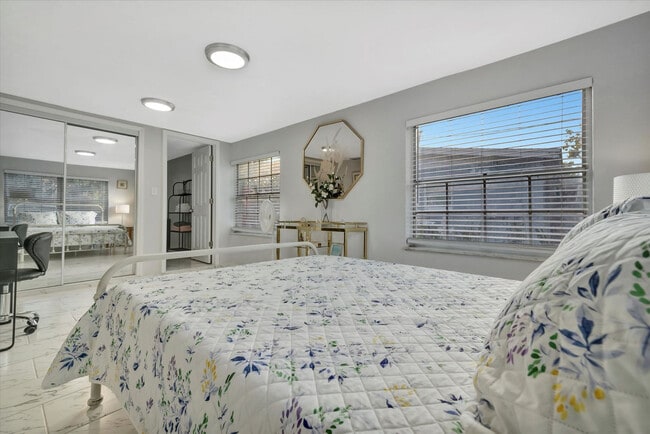 Building Photo - 4213 E Yukon St