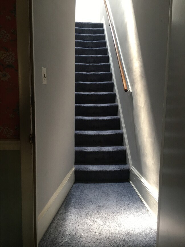 Building Photo - 219 C St NE