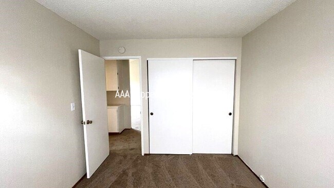 Building Photo - Nice 4 bedroom 2 bath Single family home in great neighborhood!