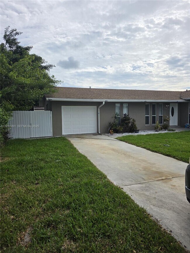 Building Photo - 16813 SW 107th Pl