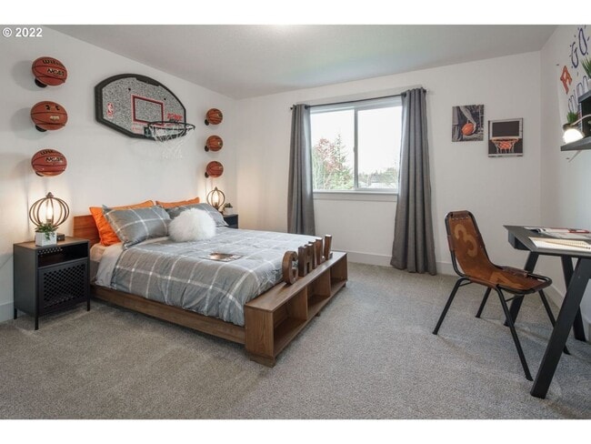 Building Photo - Charming Newer Model Home!