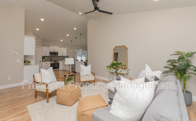 Building Photo - 2125 Oxon St