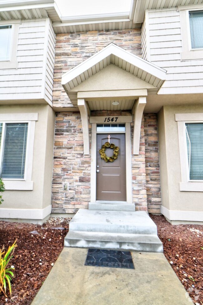 Building Photo - 3 bedroom 2.5 bath townhome in Orem