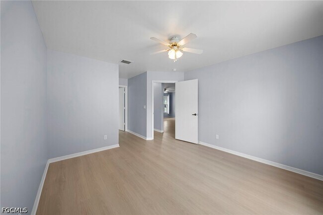Building Photo - 15624 Sunny Crest Ln