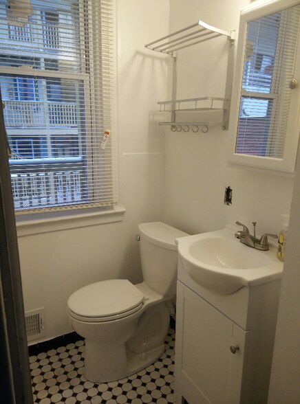 Building Photo - 3025 Brereton St