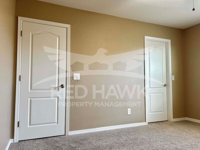 Building Photo - 850 S Henry Ln