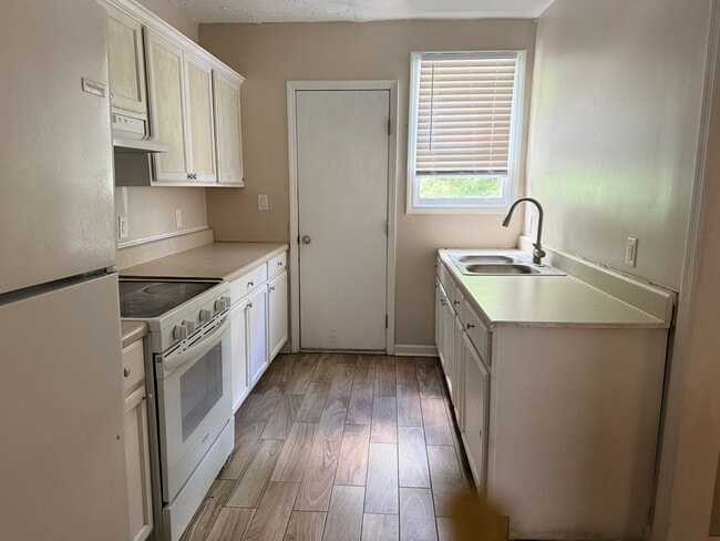 Building Photo - 3667 Wylly Ave