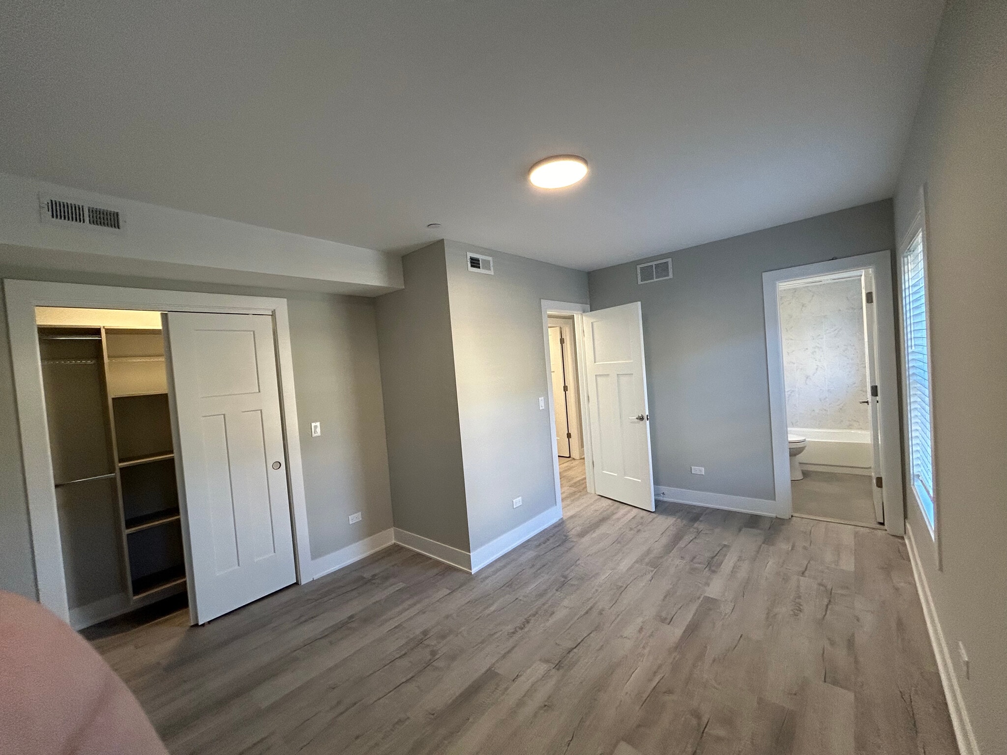 Building Photo - 1131 Oak Ave