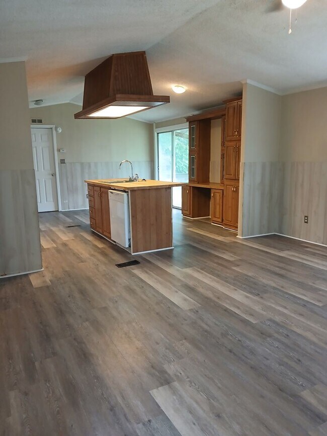 Building Photo - In the KEYS ... Open Floor plan 3 bedroom 2 bathroom