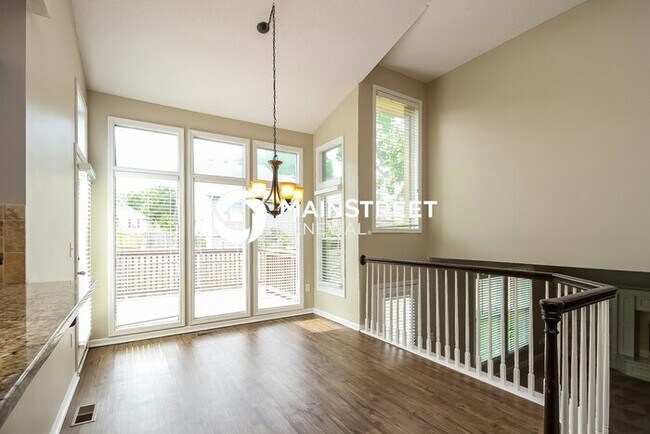 Building Photo - 3 Bedroom Pet-Friendly Home in Shawnee, KS with Main Street Renewal