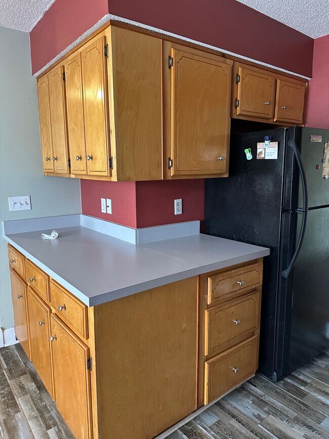 Building Photo - For Rent