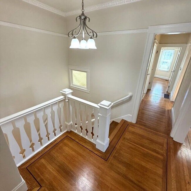 Building Photo - Sunlit 3-Bed, 2-Bath Home Steps from Balbo...