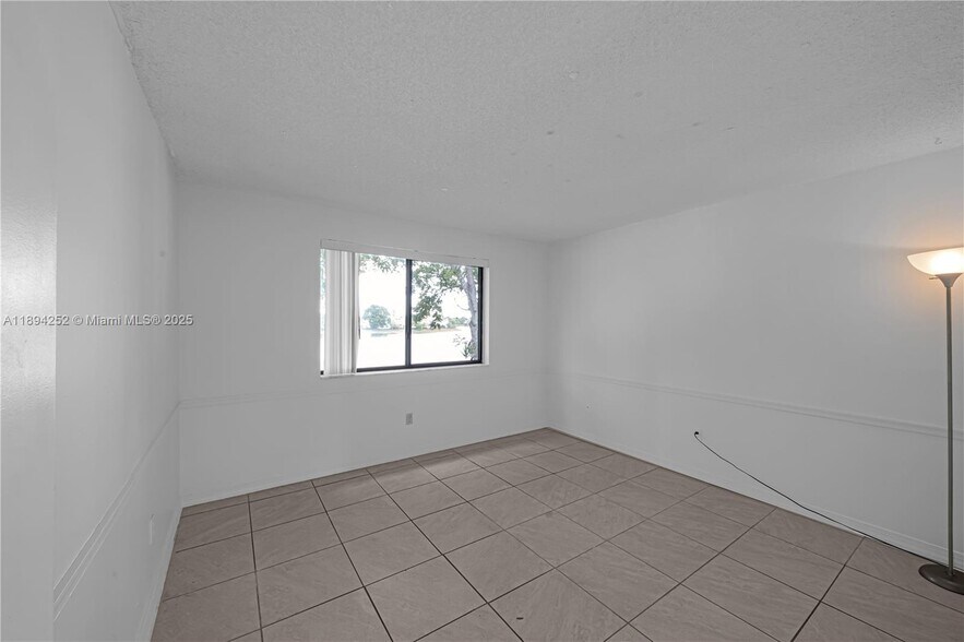 Building Photo - 15070 SW 49th Ln