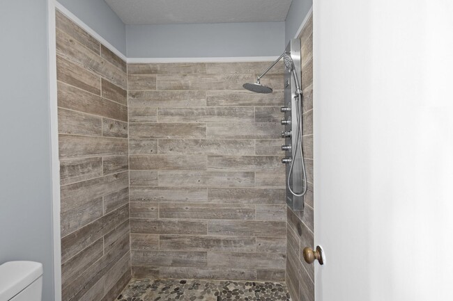 Building Photo - Water View Gem 2x2 Spacious Condo Fairfiel...