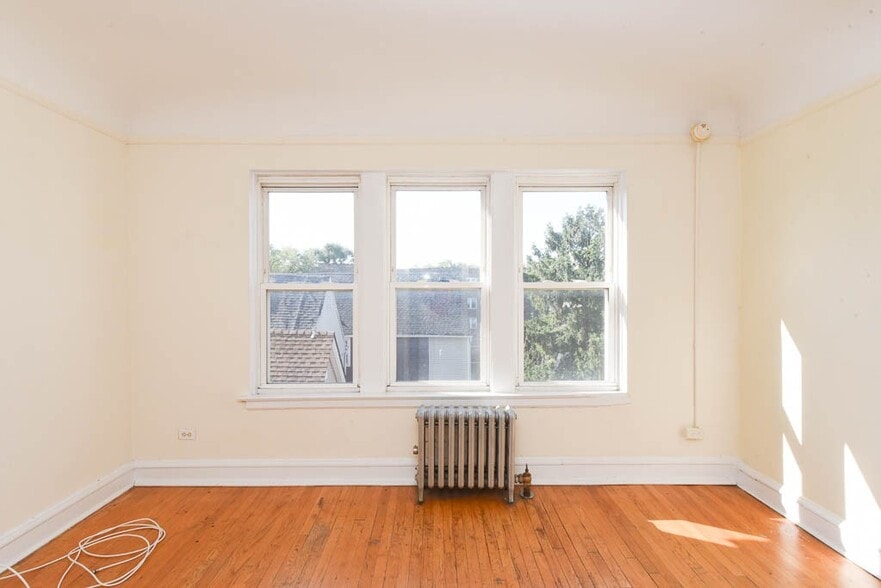 Building Photo - 2946 N Albany Ave
