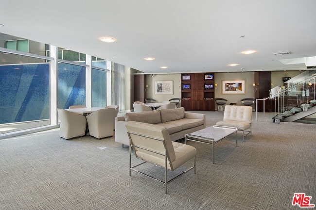 Building Photo - 13700 Marina Pointe Dr