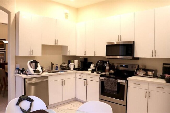 Building Photo - 886 Spinnaker Dr
