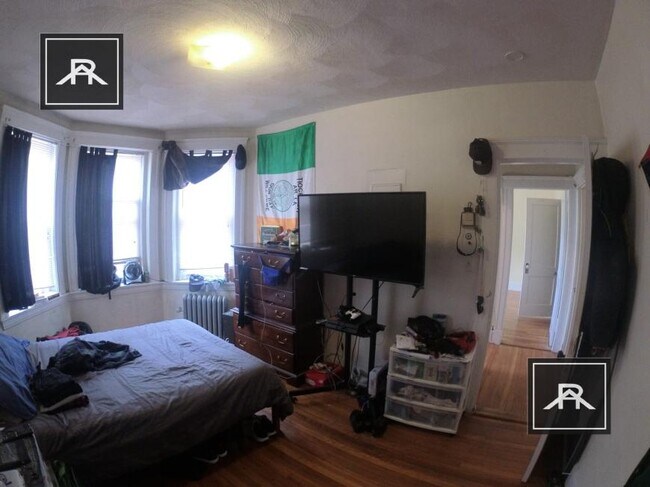 Building Photo - 3 bedroom in Brookline MA 02446