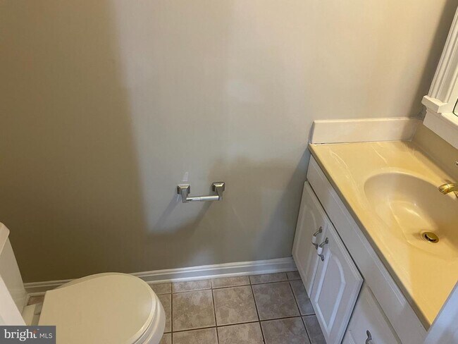Building Photo - 5729 Goldfinch Ct