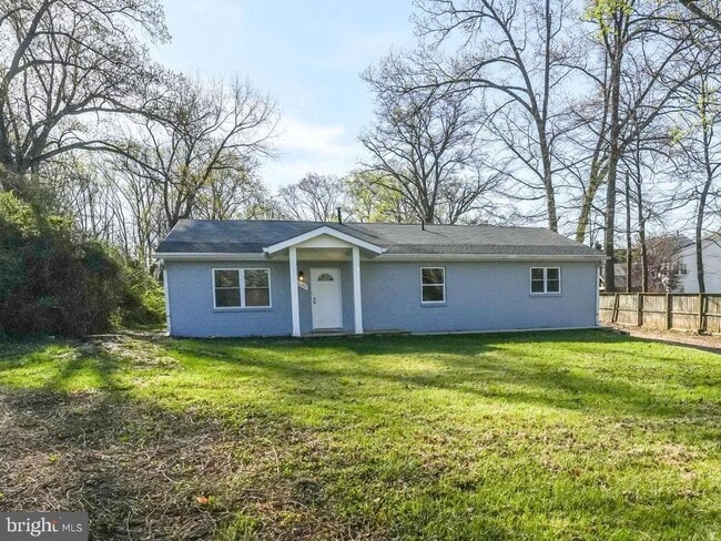 Building Photo - 8665 Center Rd