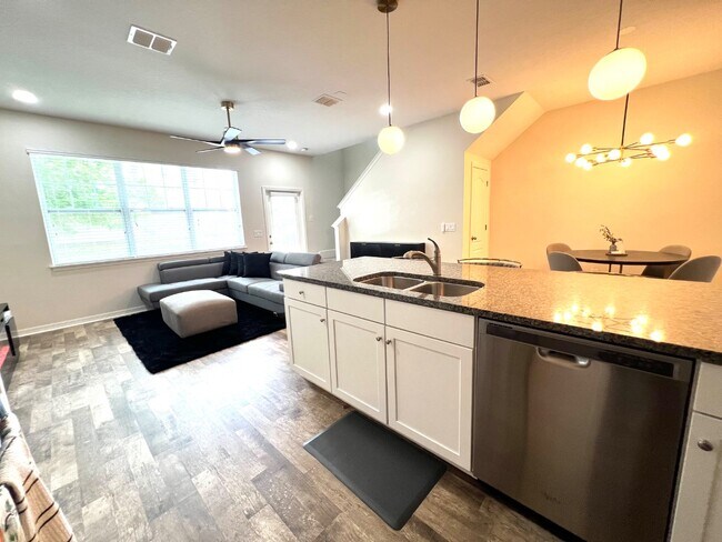 Building Photo - 1043 Taramundi Dr