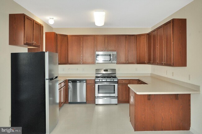 Building Photo - 921 Timberlake Dr