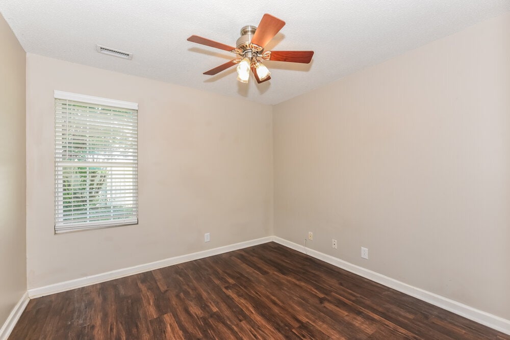 Building Photo - 1443 Rochester Dr